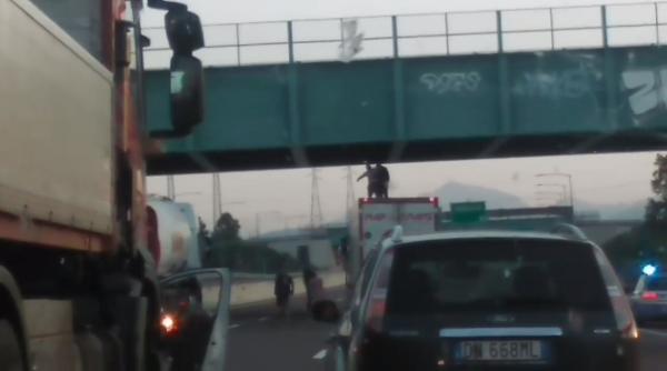 Italia. Gabriel, șoferul de TIR care a devenit EROU: „Prin anumite gesturi mai schimbăm fața noastră a românilor aici”