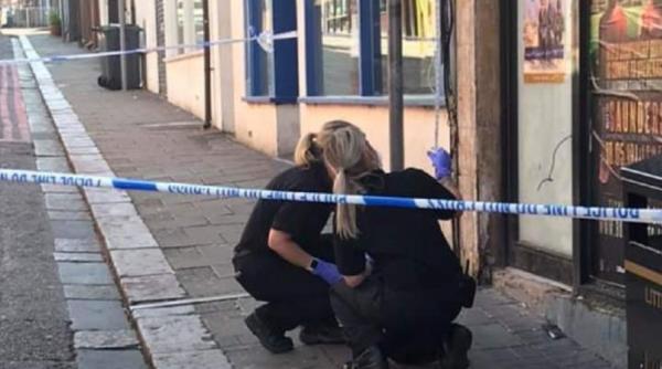 Marea Britanie. Un bebeluș ROMÂN a CĂZUT de la etaj. Mama a vrut să se ARUNCE după el: „NU SĂRI!!!”