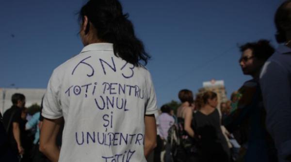 Artiștii protestează  în Piața Victoriei