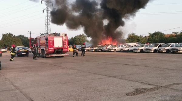 Autoturisme ale IPJ, distruse într-un incendiu care ar fi fost PROVOCAT