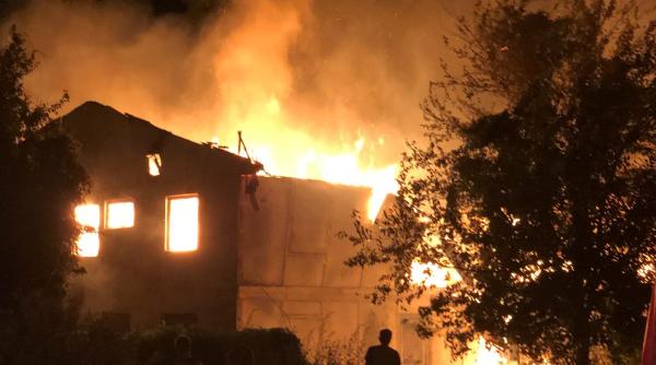 Alertă! INCENDIU la un depozit în Bihor. ULTIMA ORĂ