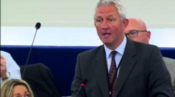 Europarlamentar britanic: "Mai bine o sărbătorim pe Halep decât preşedinţia României"