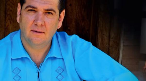 Manelistul care a cântat „Să vină Diaspora, că noi ne p˙˙˙ăm pe ea” s-a mutat la LONDRA (VIDEO)