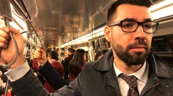 Alex Coita, analist politic: Da, ascult manele!