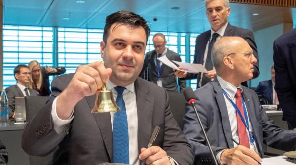 Ministrul Răzvan Cuc, discuție despre o șpagă de 500.000 de Euro, chiar în biroul demnitarului