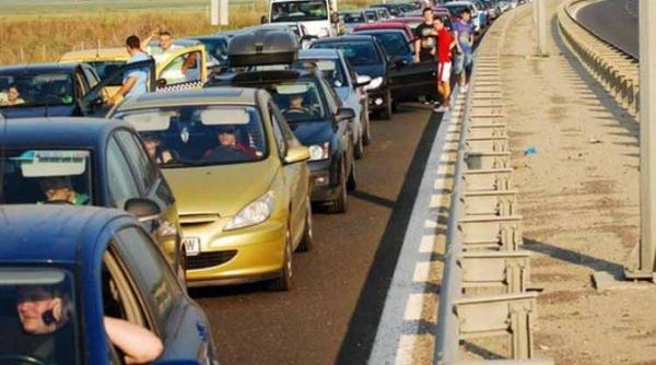 Carambol pe A2, patru maşini implicate. Aglomeraţie pe sensul către litoral