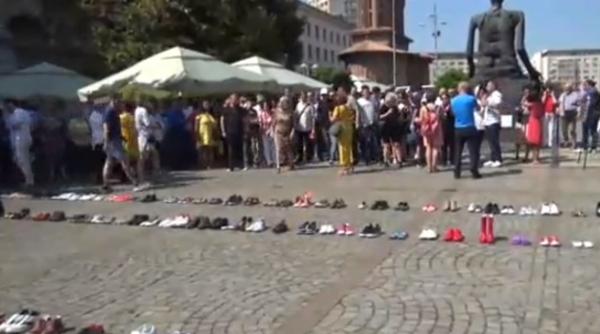 VIDEO - PROTEST în faţa Ministerului de Interne, după aflarea rezultatelor de la INML