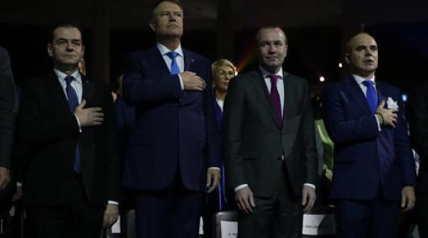 Ludovic Orban și Rareș Bogdan, în Piața Universității, demarează campania de strângere de semnături pentru Klaus Iohannis