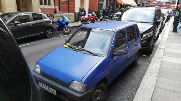 Un Tico românesc, "vedeta" unui cartier de lux din Londra. "Românul tot român"