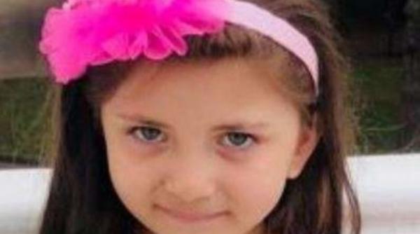 O fetiță ROMÂNCĂ de 7 ani, căutată de polițiști după ce a fost LUATĂ de ACASĂ de tatăl ei ÎNCĂLCÂND un ordin de RESTRICȚIE