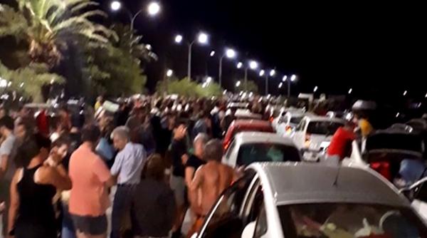 Situaţia alarmantă continuă în Grecia: Sute de turiști ROMÂNI, BLOCAȚI în continuare pe insula Samothraki