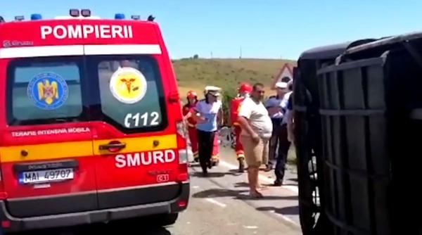 Microbuz plin cu români, RĂSTURNAT în șanț. A fost activat Planul roșu de intervenție