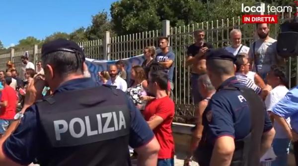 Italia: Proteste împotriva lui Salvini. Sute de italieni, în STRADĂ. VIDEO