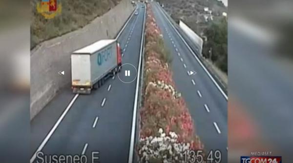 Ungaria. Doi români au intrat cu mașina în două camioane distruse