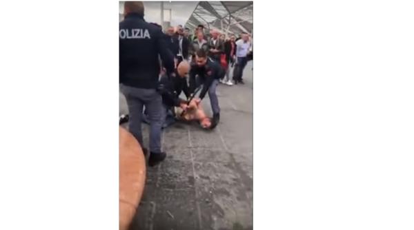 Italia: Un român "a pus" pitbull-ul pe carabinieri: „Nu vă apropiați!“