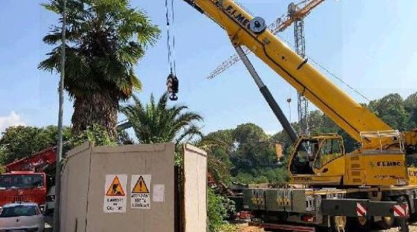 Doi muncitori români din Italia, în stare GRAVĂ după un accident de muncă: Nu au avut nicio șansă în fața MASTODONTULUI