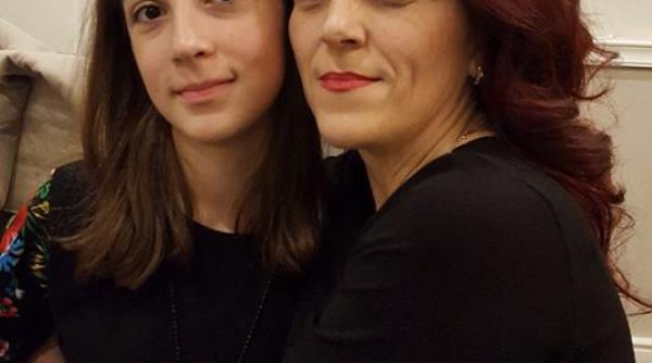 Profesoară din Buzău: NU vreau flori, ADUCEȚI RECHIZITE. Florile ajung la gunoi