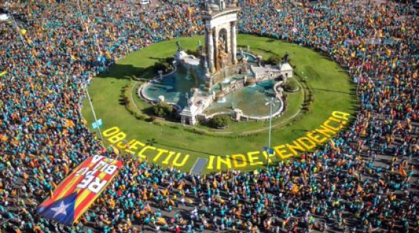 ULTIMA ORĂ-Protest MASIV în Barcelona: sute de mii de oameni în stradă | VIDEO