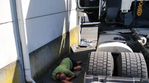 Belgia. Șofer român de TIR ARESTAT, după ce a lovit două mașini și a adormit lângă cabină