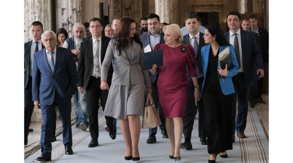 Dăncilă NU se grăbește să vină în Parlament cu noii miniștri (surse)