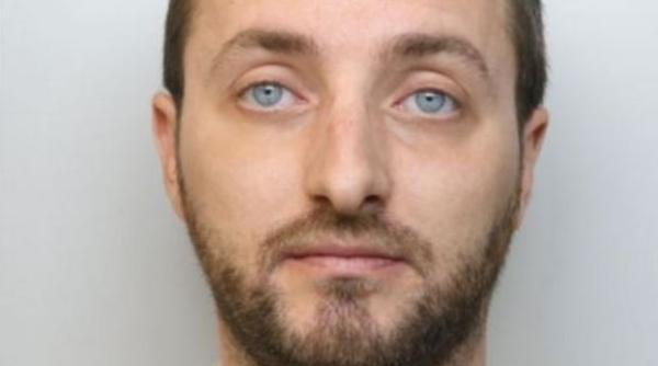 Tânăr român, închis în Marea Britanie pentru PEDOFILIE: Le aducea flori și dulciuri fetițelor cu care făcea SEX în mașină