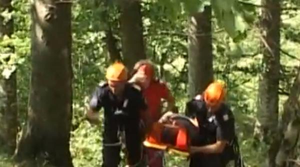 A venit din OLANDA să vadă Munții Bucegi: Bărbat transportat cu TARGA de salvamontiști, după o accidentare gravă