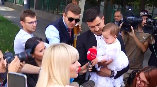 Primele imagini de la botezul fiicei Elenei Udrea. Ce a declarat fostul ministru înainte de intrarea în biserică (FOTO)