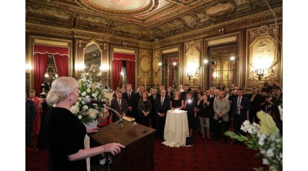 Dăncilă, despre întâlnirea cu DIASPORA din New York: „Mă bucur să văd ROMÂNII vorbind despre progresele făcute de acest guvern”