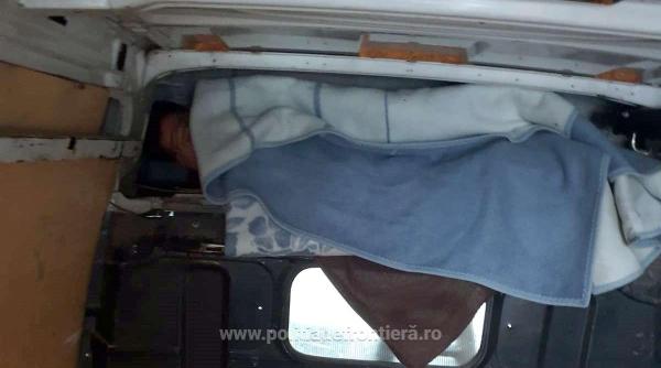 Minor român, ascuns în plafonul autoutilitarei de către bunici: Îl duceau, ILEGAL în Germania, să își vadă părinții