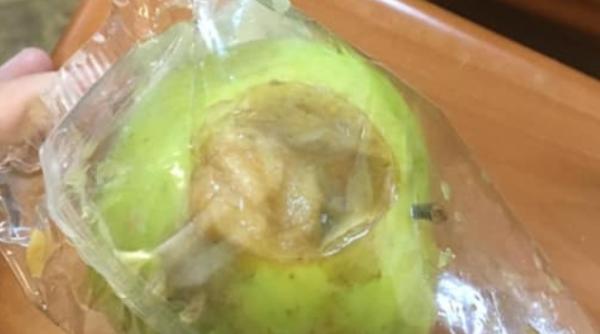 Mere STRICATE și cornuri FĂRĂ termen de valabilitate în ȘCOLI: „O bătaie de joc!”