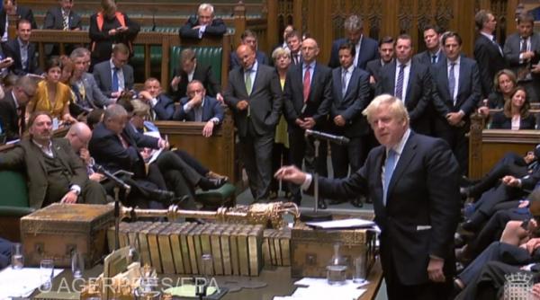 REVOLTĂ în guvernul lui Boris Johnson. Mai mulţi miniştri AMENINȚĂ cu DEMISIA