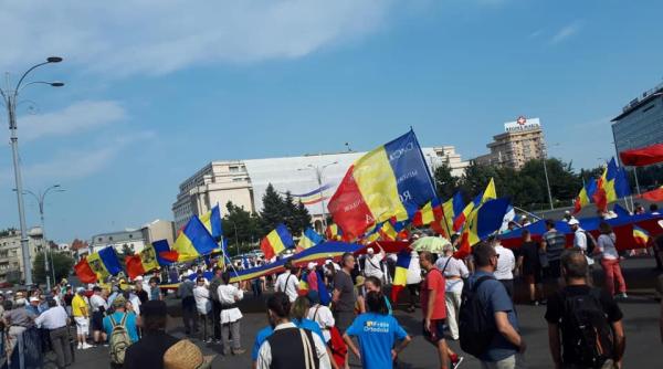 Românii SĂRBĂTORESC în stradă succesul moțiunii. MITING în Piața Victoriei de la 18.30