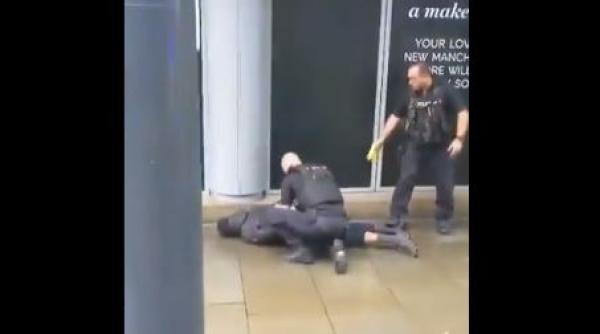 ALERTĂ în Manchester: Mai multe persoane au fost ÎNJUNGHIATE în plin centru. ULTIMA ORĂ