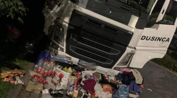 Germania. Un șofer ROMÂN de TIR, IRONIZAT de colegi când a fost prins că-și făcea curat în cabină: „Zici că e supermarket!”