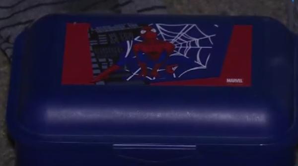 Copiii români, verificaţi la SÂNGE la meciul cu Norvegia. CASEROLE cu "Spiderman", confiscate