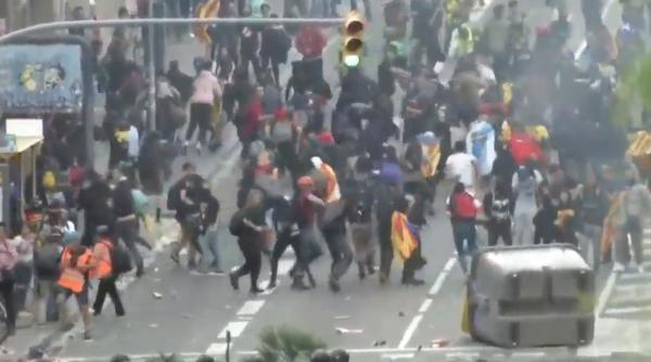 Barcelona, PARALIZATĂ de PROTESTE: Sute de MII de oameni sunt în STRADĂ (LIVE VIDEO)