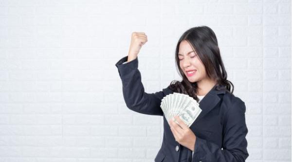 ITALIA: Cum s-a RĂZBUNAT O ROMÂNCĂ pe fostul iubit, un BANCHER ITALIAN. Bărbatul a sfârșit FALIT, după gratii