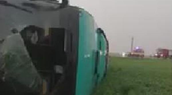 Un AUTOCAR cu 46 de OAMENI s-a RĂSTURNAT în Galați. Persoanele mergeau spre Ucraina