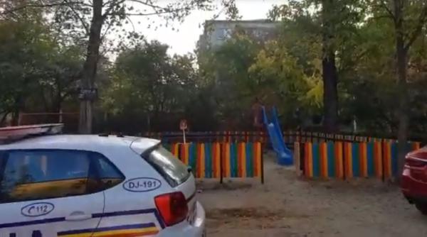 Descoperire MACABRĂ la un loc de joacă: L-au găsit SPNÂNZURAT de un tobogan