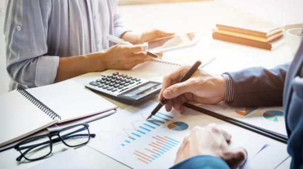 România, deficit de -3%