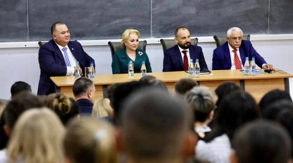 Viorica Dăncilă s-a întors la CATEDRĂ. Fosta profesoara de la Liceul Industrial din Videle a ținut un CURS 