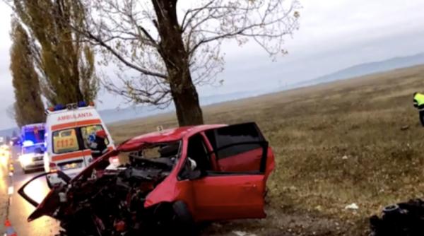 Accident GRAV pe un drum national. Un om a MURIT după ce o mașină s-a izbit de un copac 