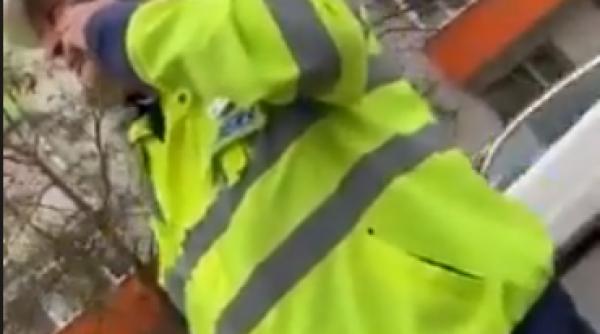 Un polițist local REFUZĂ să se legitimeze în fața celui de la Rutieră: "Am vorbit cu ȘEFUL!" - VIDEO
