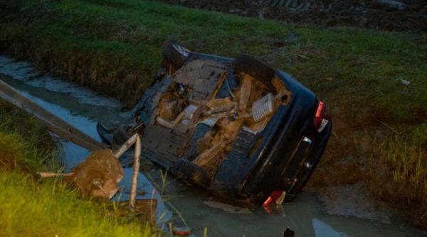 Italia. Trei români implicați într-un accident GRAV: s-au RĂSTURNAT cu mașina