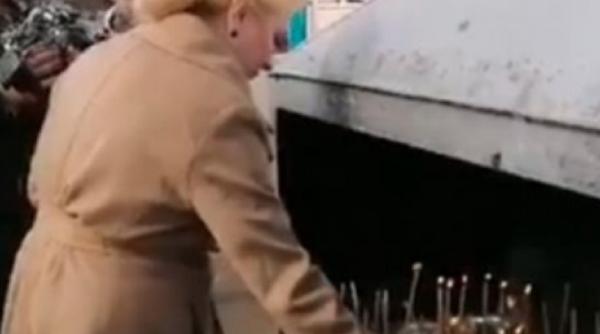 Dăncilă, după ce a aprins mai multe lumânări: „Să îi dea Dumnezeu gândul cel bun lui Iohannis și să mă voteze”