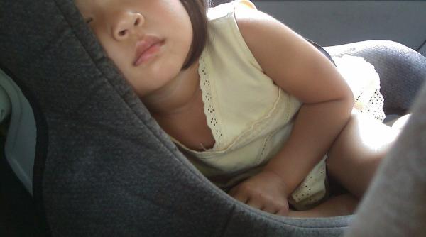 Ministerul italian, o nouă LEGE: Dispozitiv care îi împiedică pe părinţi să îşi uite bebeluşii în mașini a devenit OBLIGATORIU