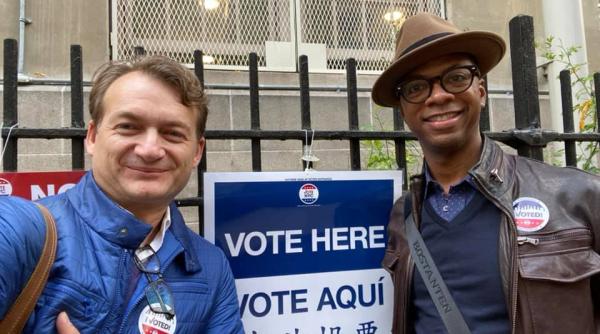 SUA. Un ROMÂN acuză România că REFUZĂ să îi elibereze un paşaport nou întrucât este căsătorit cu un bărbat