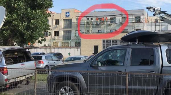 ALERTĂ la Penitenciarul Rahova: Patru polițiști și un deținut, transportați la SPITAL