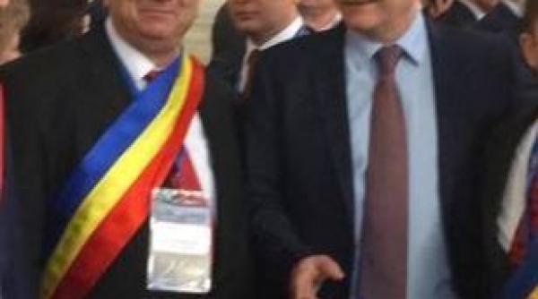 Primarul PSD care promitea românilor loc de casă dacă votează partidul său, LOVEȘTE din nou: A fost surprins în MAȘINĂ...