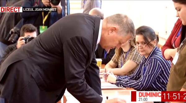 SCANDAL la secția de votare unde au mers Iohannis și Dăncilă. Președintele AEP a venit PERSONAL la Liceul Jean Monnet